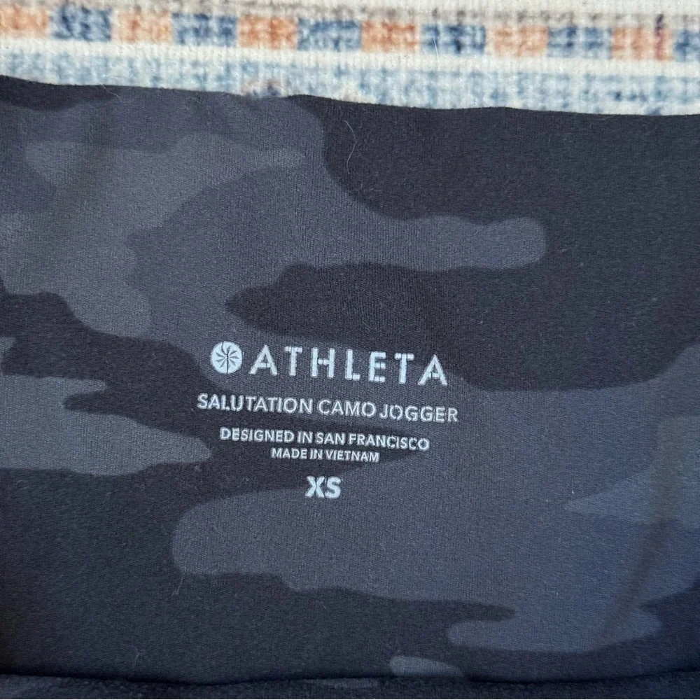 Athleta Salutation Camo Joggers Black & Gray Women’s Size XS - Picture 12 of 14